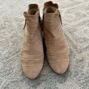 Used authentic Paul Green perforated bootie in beige size 37